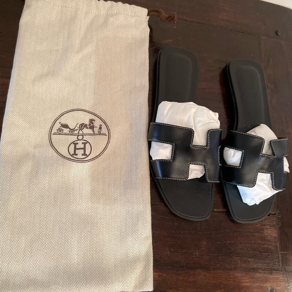 BRAND NEW HERMES CALFSKIN ORAN SANDALS - Picture 2 of 4